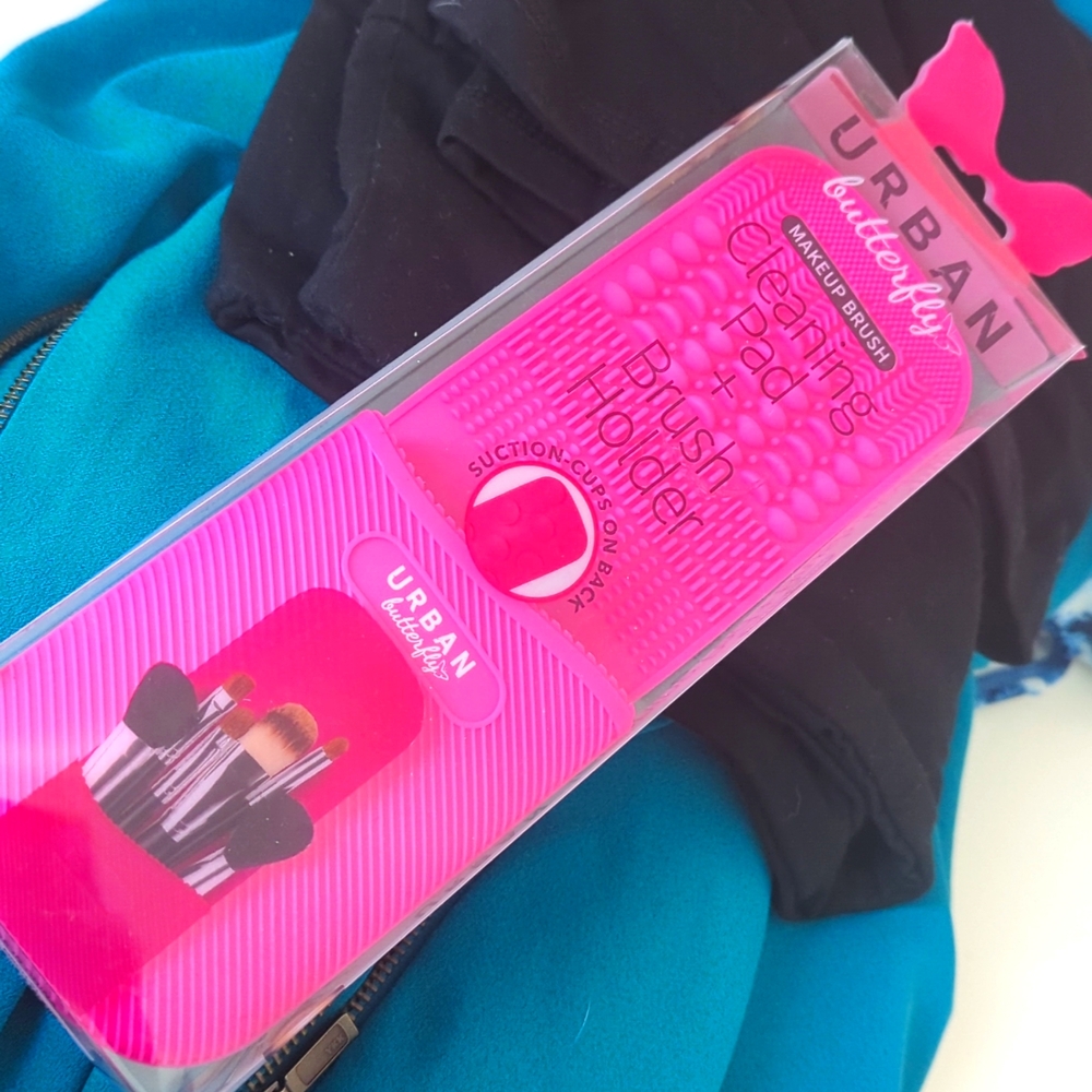 Makeup Brush Cleaning Pad & Brush Holder